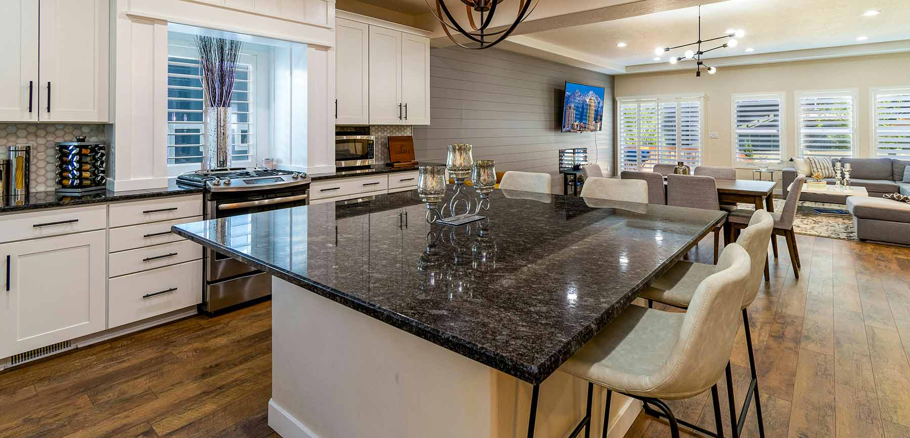 Granite tile installed on kitchen desk with polished finish and deep veining detail