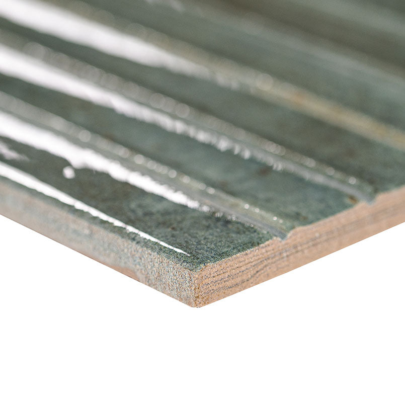 Edge of Gems Caraibi showing rich green hue and linear fluted texture