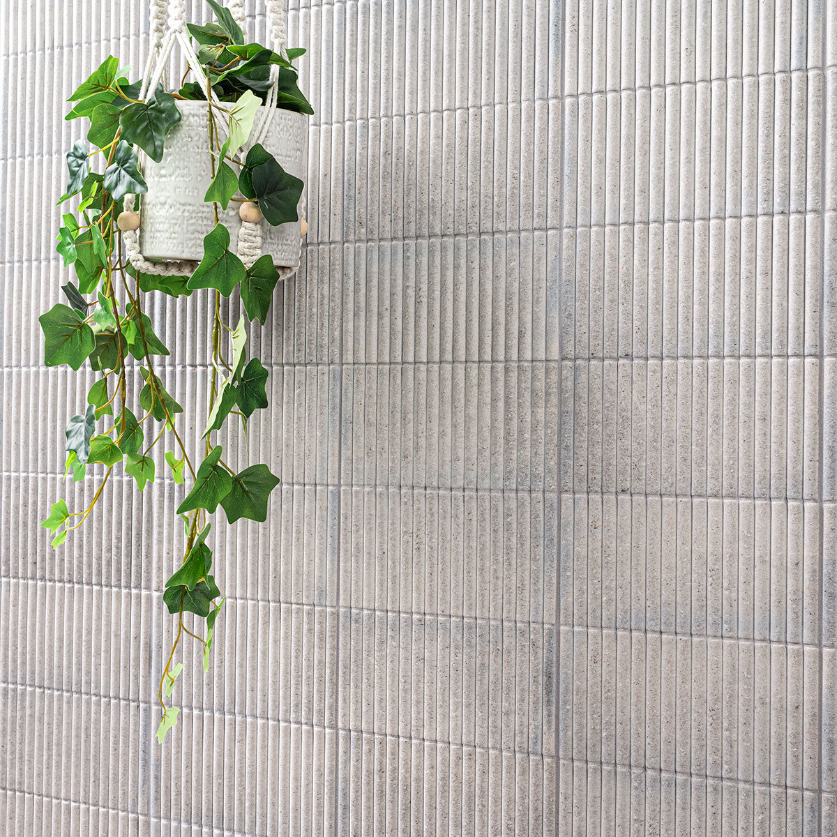 Sinfonia Piano Ceniza Fluted Tiles installed on a wall with elegant vertical layout