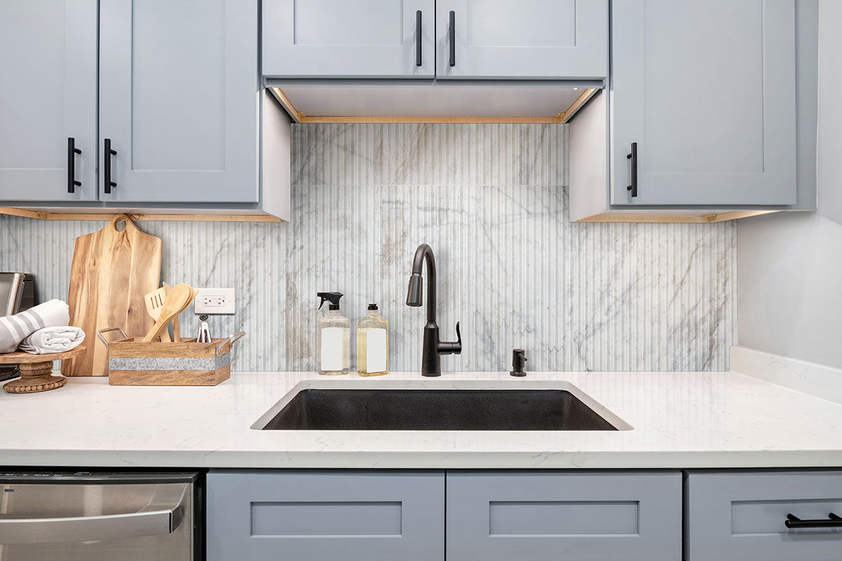 Arabescato Venato Valentino Fluto tile was installed on a kitchen wall