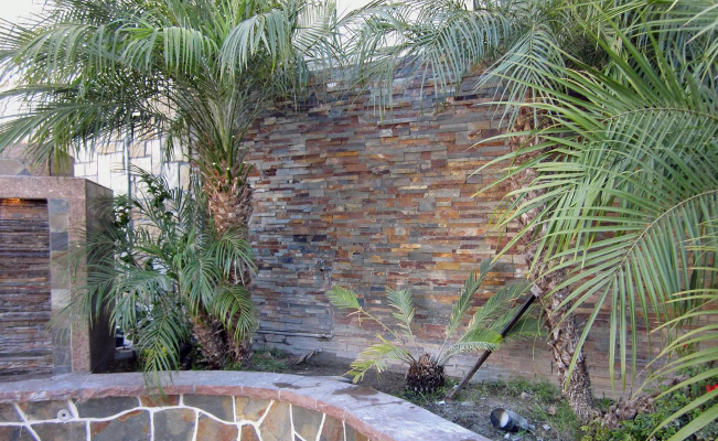 California Gold stacked slate panels installed outdoors